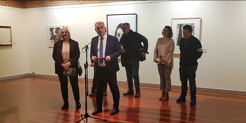 José Luis Vega inaugura la exposición con los Premios Provincia de Guadalajara 2019 de dibujo y fotografía
