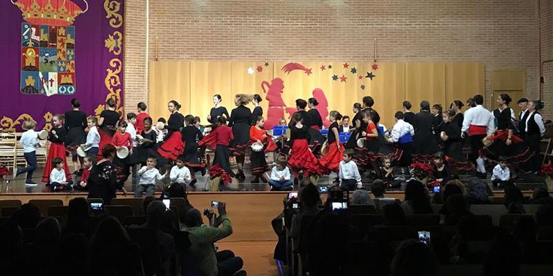 La Escuela de Folklore de la Diputación de Guadalajara ofreció una animada Actuación de Navidad