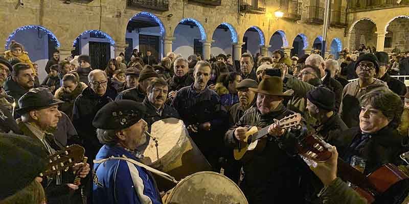 La Gran Ronda seguntina llegó anoche al corazón de la ciudad del Doncel