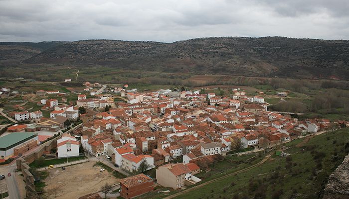 La Guardia Civil detiene a dos personas por robar cerca de 1500 tejas de una explotación ganadera en Cañete