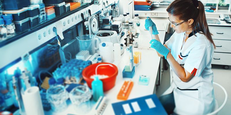 La Junta adjudica una línea de ayudas destinadas a la formación de personal investigador en centros públicos y empresas por importe de 1,3 millones