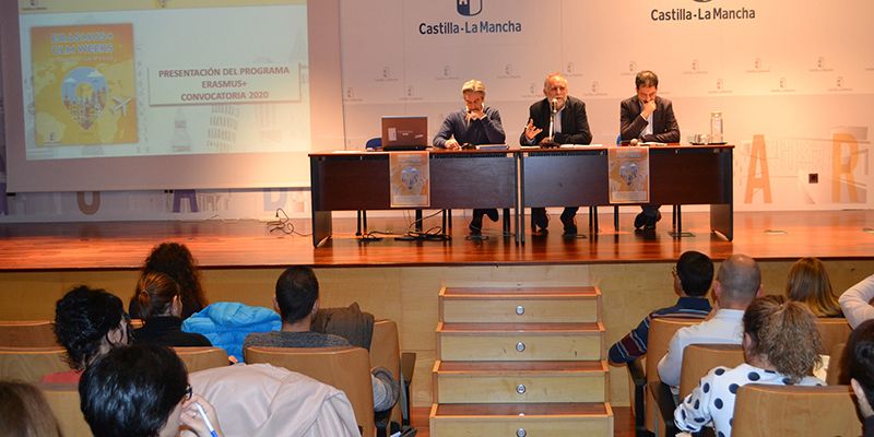 La Junta informa a los centros educativos de Guadalajara sobre la convocatoria de los programas Erasmus+