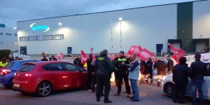 La plantilla de Lyreco vuelve a secundar masivamente la segunda jornada de Huelunaga indefinida