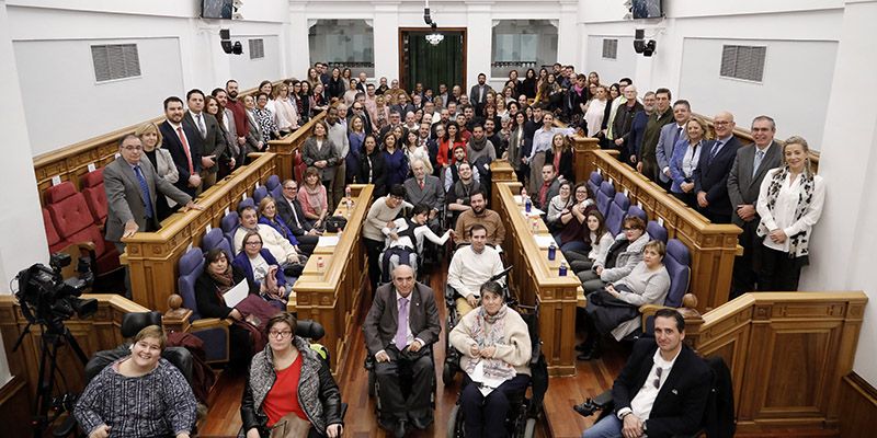 Las Cortes regionales impulsan un plan global para hacer accesible el edificio, la web y las leyes “al 100% de las personas”