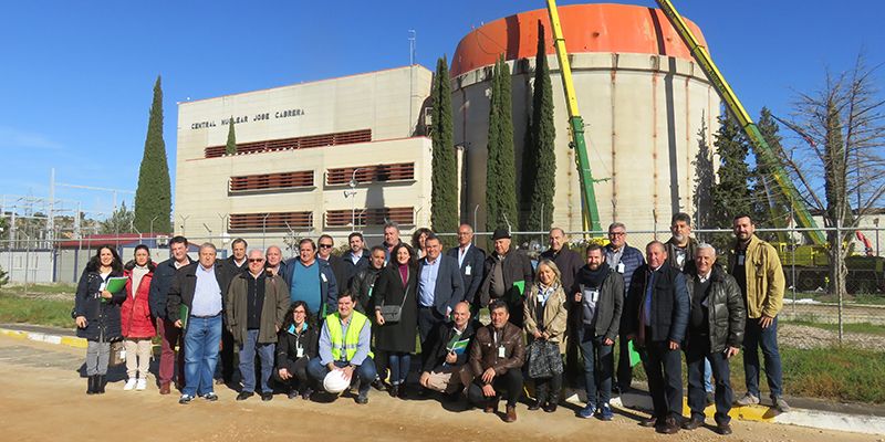 Los alcaldes de las ocho zonas con centrales nucleares en España visitan Zorita para conocer in situ el desmantelamiento de la central nuclear José Cabrera