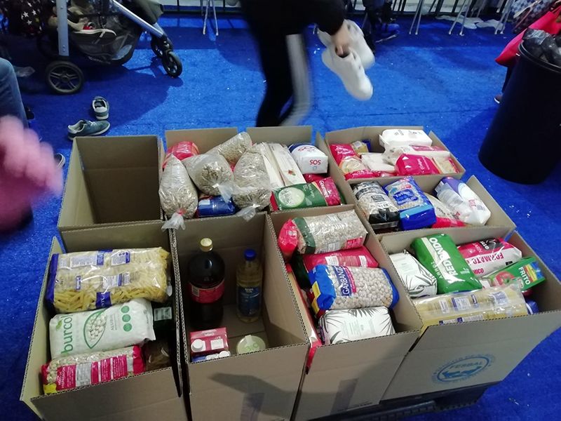 Los guadalajareños entregan 1.507 kilos de productos no perecederos al Banco de Alimentos gracias a la ‘pista de hielo solidaria’