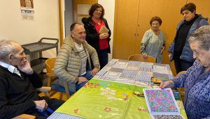 López Carrizo visita a los usuarios de las viviendas de mayores de Tarancón