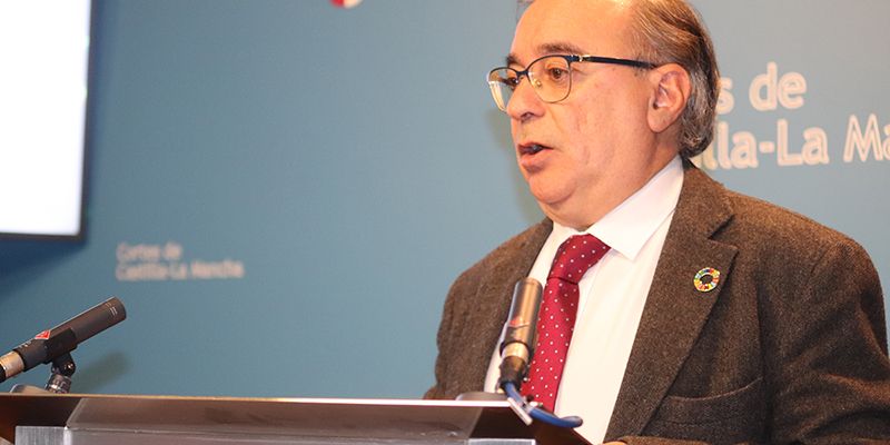 Mora subraya que hay "un compromiso firme de Page de no subir los impuestos" 1 Mora subraya que hay un compromiso firme de Page de no subir los impuestos