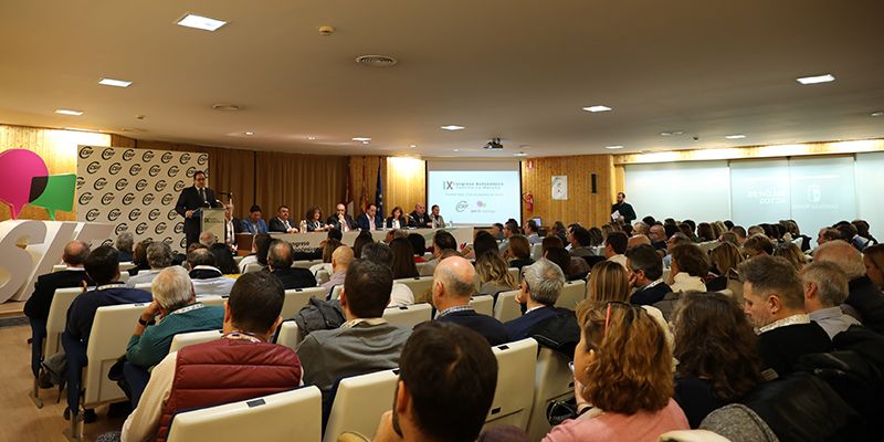 Paco Núñez critica a Page por disparar el número de altos cargos y asesores para desempeñar trabajos que podrían realizar empleados públicos