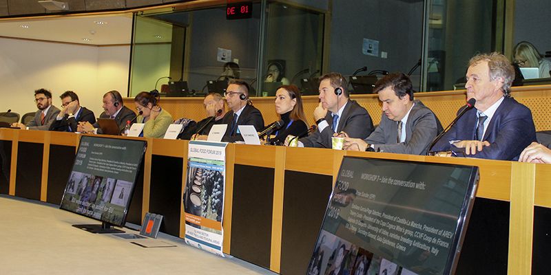 Page reivindica que se mantengan las cantidades y los fondos de la PAC así como ayudas específicas para el olivar de bajo rendimiento