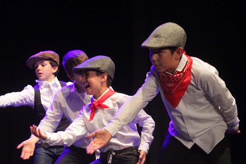 Un multitudinario Festival Escolar de Villancicos abarrota la Casa de la Cultura de Cabanillas