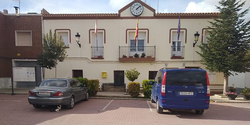 Unanimidad en el Pleno de Tresjuncos para aprobar una moción que reclama a la Junta que cubra la plaza de secretario interventor, vacante desde hace más de tres meses