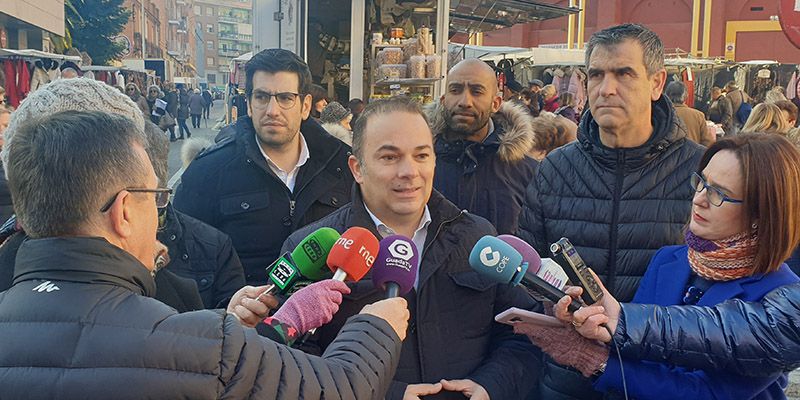 Comienza con muy buena aceptación la campaña de recogida de firmas en defensa de la Constitución Española organizada por el Grupo Popular en el Ayuntamiento de Guadalajara