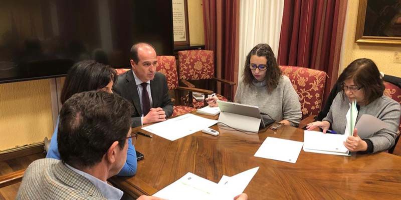 El Ayuntamiento de Guadalajara aborda cuestiones como la puesta en marcha de un sistema de acompañamiento a mujeres en los trámites de denuncia