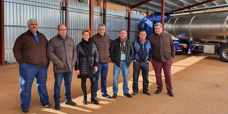 El Ayuntamiento de San Clemente realiza la primera de las inversiones de 2020 y lleva a cabo una nivelación del terrero en la campa de camiones