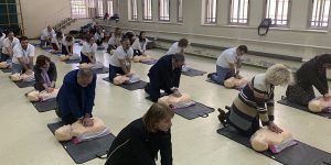 El delegado de la Junta en Guadalajara respalda la enseñanza de la reanimación cardiopulmonar entre el alumnado de los institutos para salvar vidas
