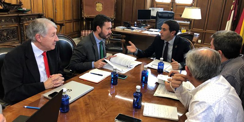 El Gobierno de Castilla-La Mancha traslada a las diputaciones y municipios el compromiso para favorecer la transición energética en la región por valor de 27,5 millones de euros