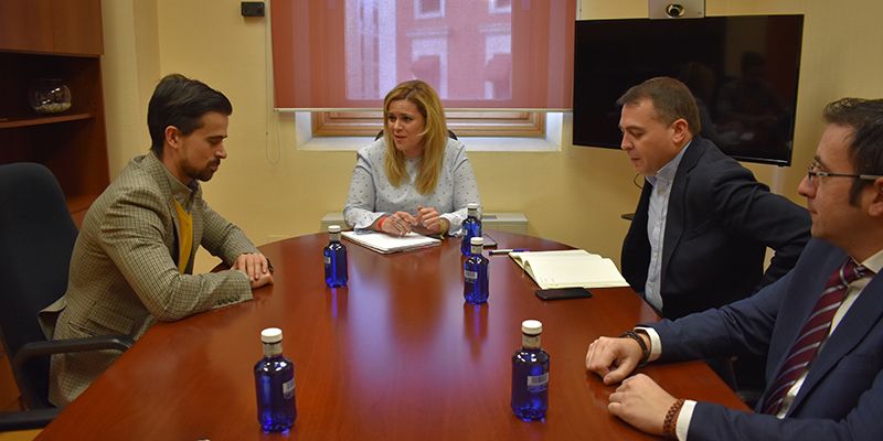 El Gobierno regional y AJE trabajarán en la puesta en marcha de medidas que fomenten el emprendimiento entre los jóvenes de Cuenca