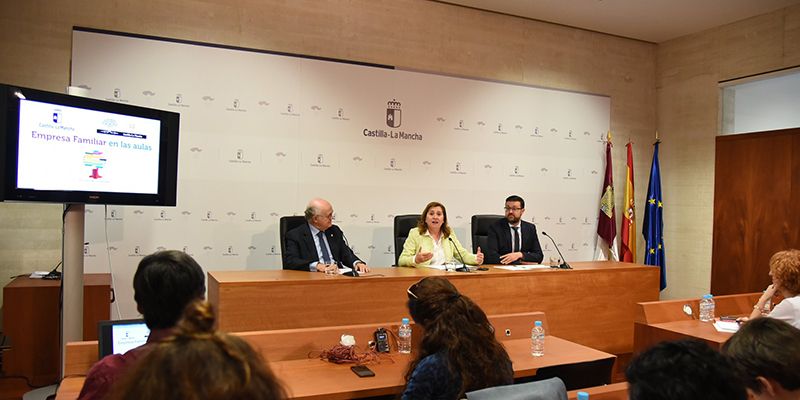 El Gobierno regional y la Asociación Empresa Familiar colaboran para difundir en las aulas los valores empresariales y promover el carácter emprendedor de nuestros jóvenes