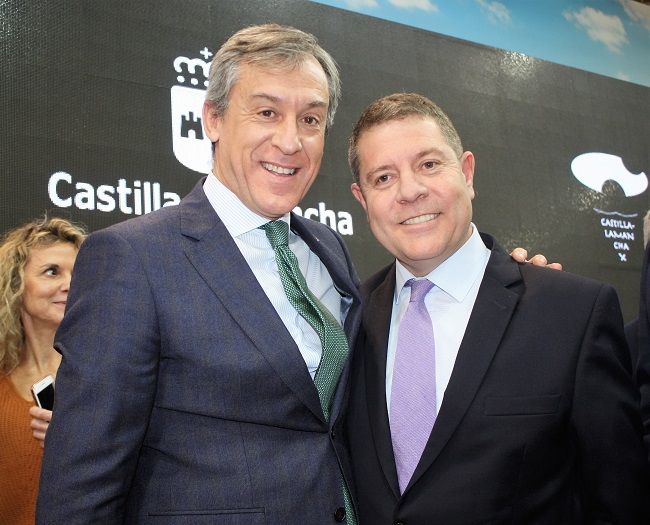 El presidente de Eurocaja Rural visita Fitur en su 40 aniversario