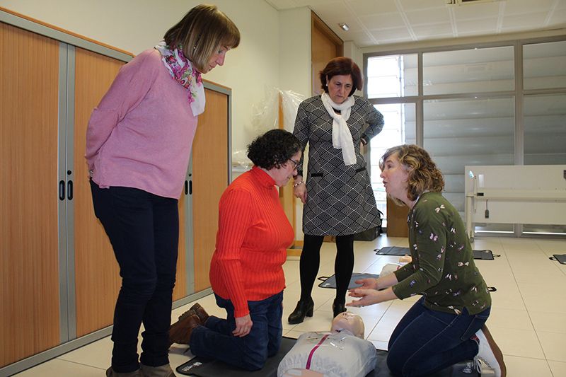 La Junta colabora con voluntarios sanitarios en la puesta en marcha de una campaña formativa sobre recuperación cardiopulmonar en Institutos de Guadalajara