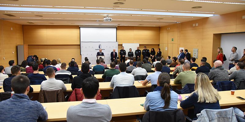 La Junta formará en el primer semestre del año a 100 policías locales procedentes de 29 municipios de las cinco provincias de la región