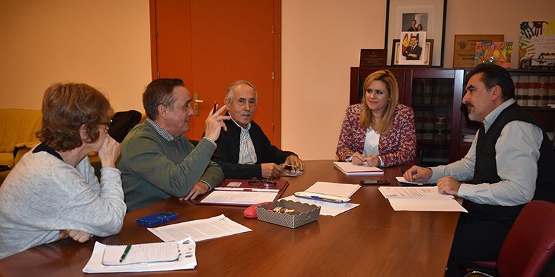 La Junta reitera su compromiso con los productos de la tierra para “impulsar el comercio de cercanía”