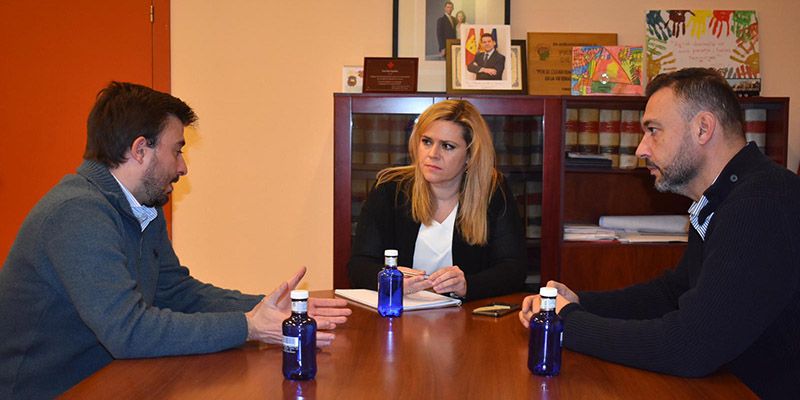 La Junta y el Ayuntamiento de Las Valeras mantienen una reunión de trabajo para abordar mejoras en infraestructuras y servicios públicos