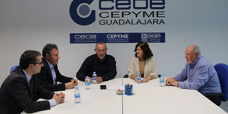 La presidenta de CEOE-Cepyme Guadalajara y los secretarios generales de UGT y CCOO mantienen un encuentro abogando por el diálogo social