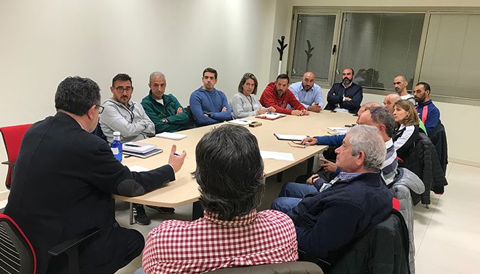 Olcina muestra su disposición a ordenar la actividad deportiva local contando con los clubes