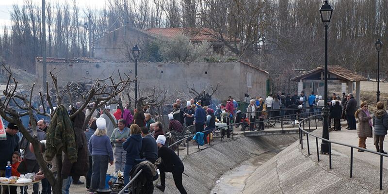 Pinilla de Jadraque lucha contra la despoblación “a golpe de gacha” y charanga