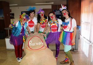 Un grupo de voluntarias de la asociación Barabú Payasos visita el Hospital de Guadalajara
