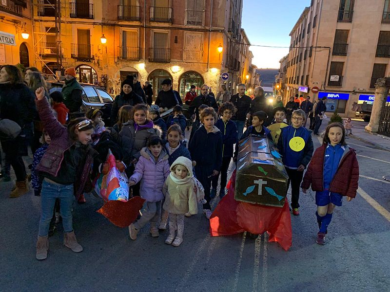Brillantez en los disfraces y éxito de participación en el Carnaval seguntino 2020
