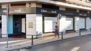 Contratos de 10 minutos semanales y avisos por wasap así se las gasta la nueva contrata del servicio de limpieza de Liberbank