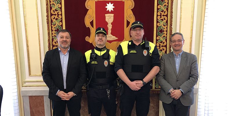 Dolz entrega a los Agentes de Movilidad equipos de protección individual inéditos en Cuenca