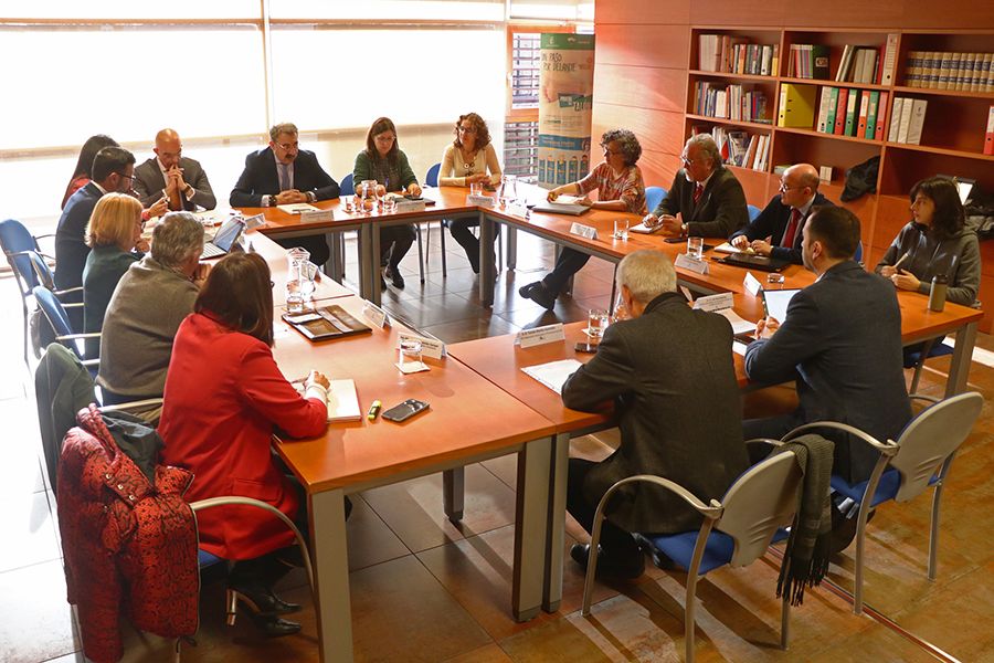 El Gobierno de Castilla-La Mancha habilita la línea telefónica 900-122-112 para ofrecer información veraz y recomendaciones de prevención frente al coronavirus