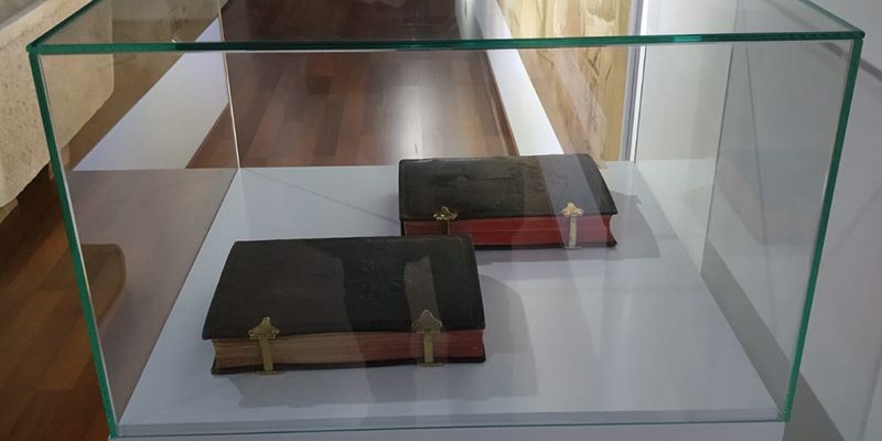 El Museo de Historia de Brihuega expone ya los dos breviarios del siglo XIX y un cuadro del XVII cedidos por las Bernardas de Santa Ana