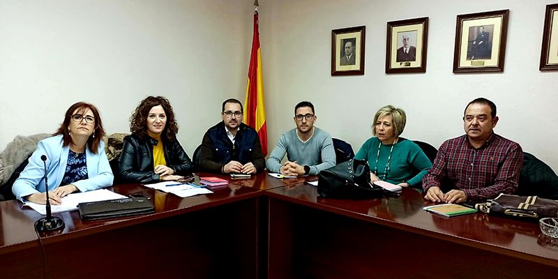 El PP en el Ayuntamiento de San Clemente recuerda a la alcaldesa que un remanente positivo de tesorería que le permitirá pagar menos deuda y gastar más no es un "desajuste" 1 El PP en el Ayuntamiento de San Clemente recuerda a la alcaldesa que un remanente positivo de tesorería que le permitirá pagar menos deuda y gastar más no es un desajuste