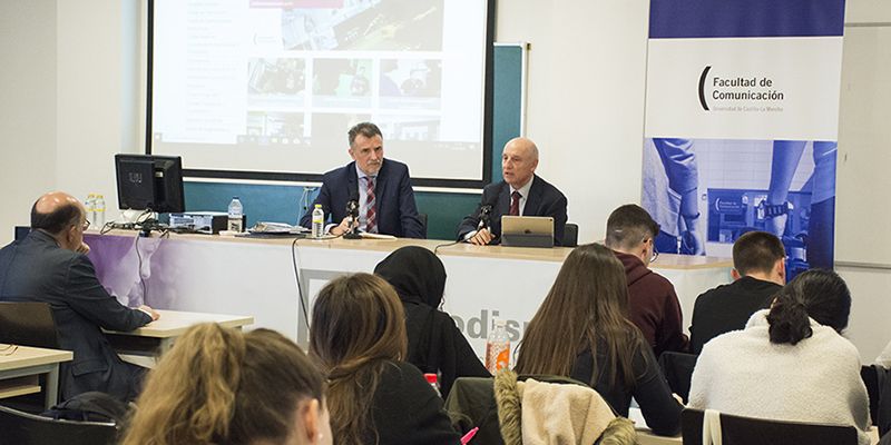 El presidente del Tribunal Superior de Justicia de la región comparte con alumnos de Periodismo de la UCLM la problemática judicial