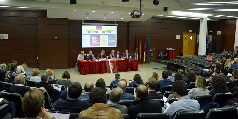 El rector de la UCLM expone ante el Claustro un balance de sus actuaciones