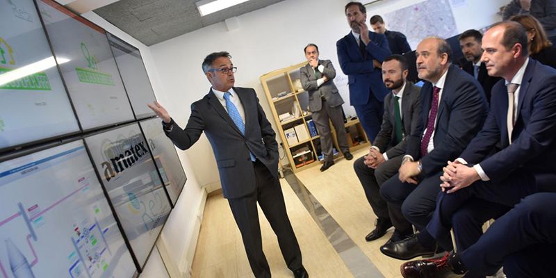 Escudero anuncia que los edificios de titularidad regional podrán conectarse a la red de calor que se va a instalar en la ciudad de Guadalajara