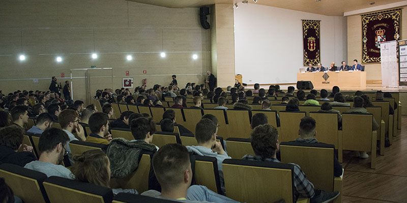 Expertos en ciberseguridad reflexionan en el Campus de Cuenca sobre la importancia de tomar precauciones en la Red