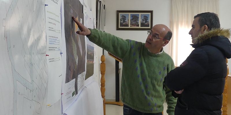 Invierte en Cuenca se interesa con el alcalde de Zarzuela sobre los proyectos empresariales del municipio