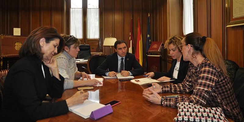 La Asociación de Mujeres Empresarias de Cuenca presenta a la Diputación su plan de actuaciones para este año