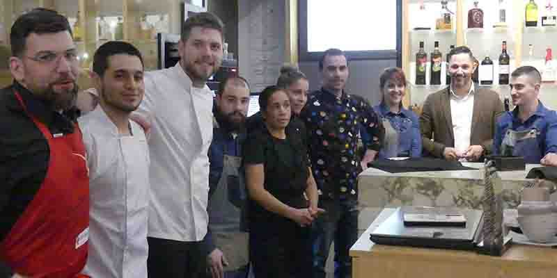La cena solidaria en el restaurante Trivio recauda 1.250 euros para programas de éxito escolar y salud de la infancia más desfavorecida