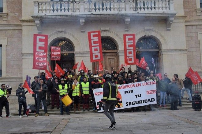 Los bomberos de la Diputación de Cuenca volverán a concentrarse el próximo martes “frente a la actitud irresponsable, despótica e ineficiente del diputado Joaquín González Mena” 3 Los bomberos de la Diputación de Cuenca volverán a concentrarse el próximo martes “frente a la actitud irresponsable, despótica e ineficiente del diputado Joaquín González Mena”