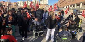 Los trabajadores y usuarios del CAMF vuelven a concentrarse, por cuarta vez, por la escasez de personal