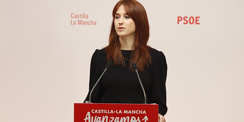 López critica que el PP pida cada día un destino diferente para el IVA y se pregunta si van a acabar pidiéndolo para “sobres y sobresueldos”.