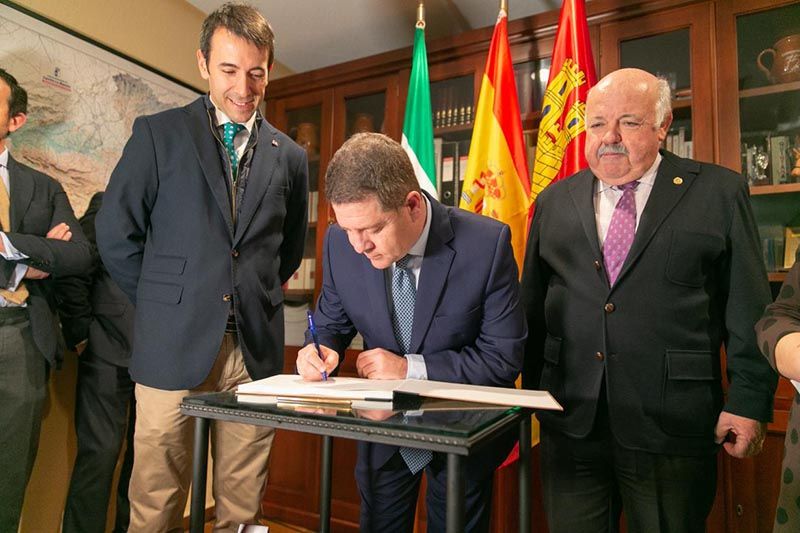 Page: “Castilla-La Mancha y Andalucía somos dos comunidades que no solo no rompen España, sino que la conforman” 3 Page “Castilla-La Mancha y Andalucía somos dos comunidades que no solo no rompen España, sino que la conforman”