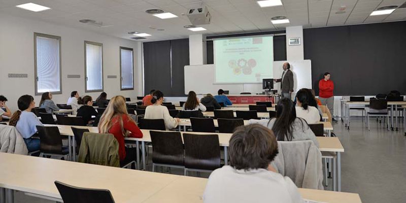 Un total de 70 estudiantes de Bachillerato disputan la XV Olimpiada Regional de Biología en las facultades de Medicina de la UCLM